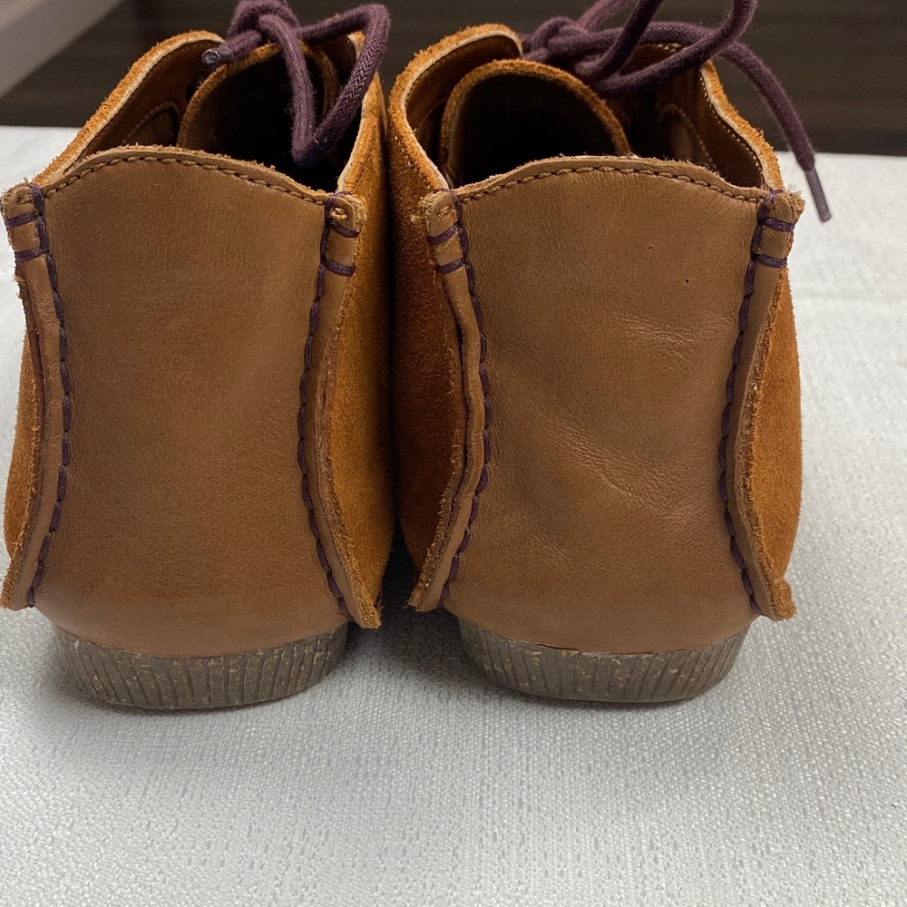 Clarks Brown Suede Ankle Boots with Purple Laces Size 8.5 - Picture 7 of 16